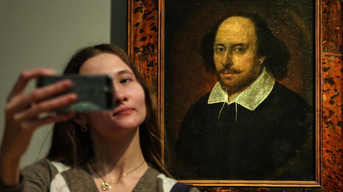 Zemřel William Shakespeare, oznámila překvapeným divákům moderátorka